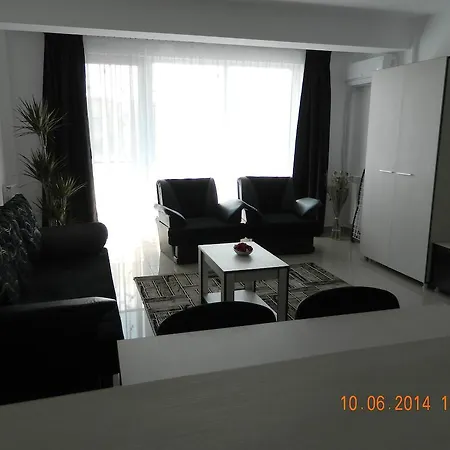 Apartahotel Studio Bonjour 4*
