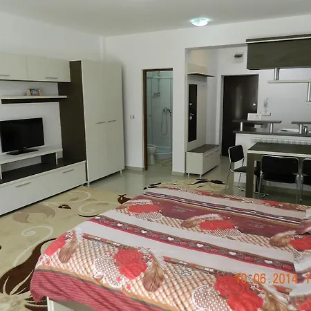 Aparthotel Studio Bonjour 4*