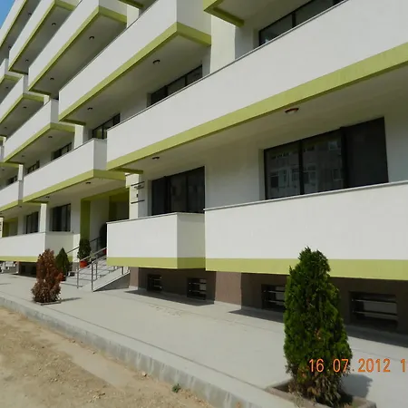 Apartahotel Studio Bonjour 4*